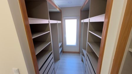 Moradia em Famões pensada para T4 | sala de 43 m² que dá 4.º quarto | 225 m² | lote 279 m² - Foto 3