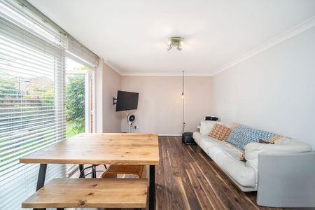 1 bedroom ground floor flat to rent - Photo 4