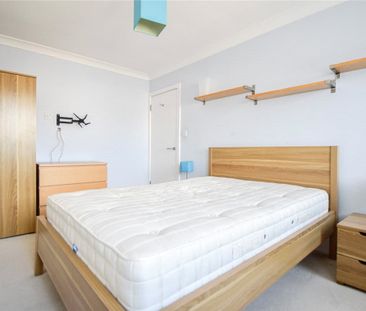 Well presented 2 bedroom penthouse apartment situated within walkin... - Photo 4