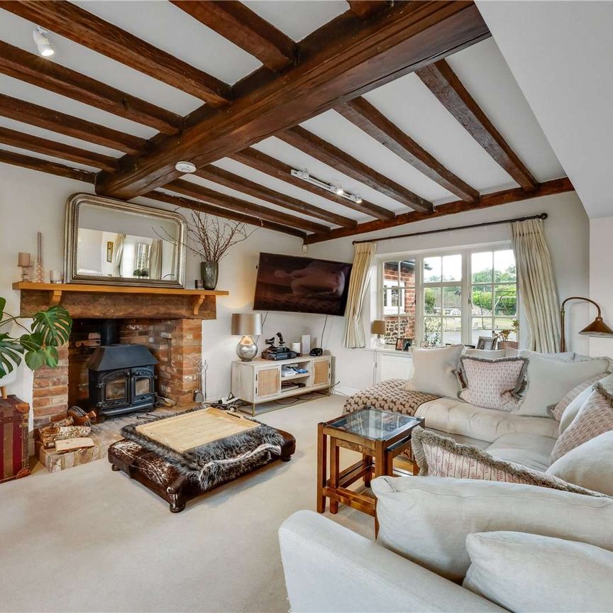 A period five bedroom farmhouse offering spacious country living. - Photo 1