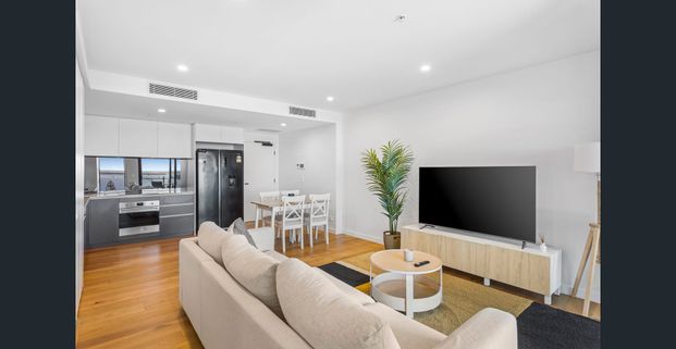 New fully furnished apartment with Broadwater views - Photo 1