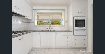 Central Sunbury Living - Available Now! - Photo 3