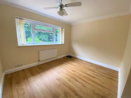 Greenleas, Camberley, Surrey, GU16 - Photo 5