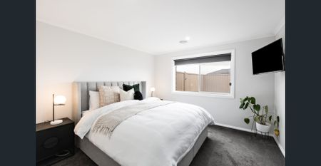 Beautifully Presented Home With Spacious Enclosed Yard - Photo 3