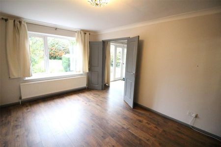 4 bedroom detached house to rent - Photo 2