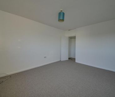 3 bedroom end of terrace house to rent - Photo 4