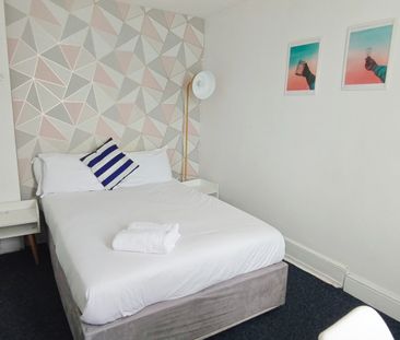 Room in a Shared House, Middle Street, BN1 - Photo 4