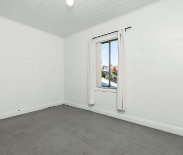 Stylishly refurbished historic terrace house in a sought-after loca... - Photo 4