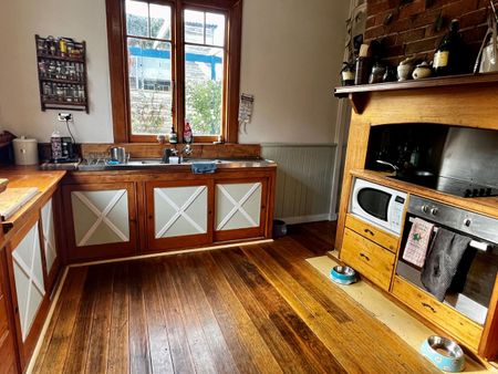 CUTE AND COSY COUNTRY LIVING - Photo 5