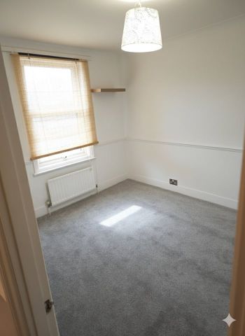 2 Bed Semi-Detached House, Hilton Villas, SE26 - Photo 4