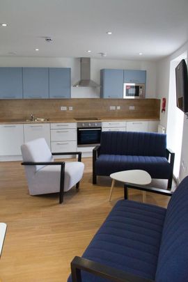 5 bedroom private hall to rent - Photo 1