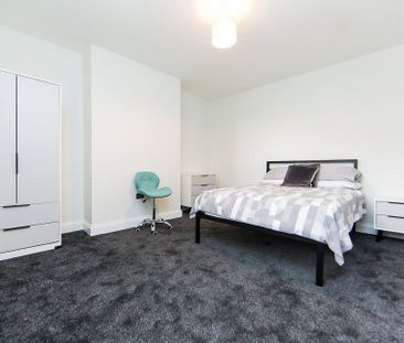 Cliff Mount, Hyde Park, Leeds - Photo 6