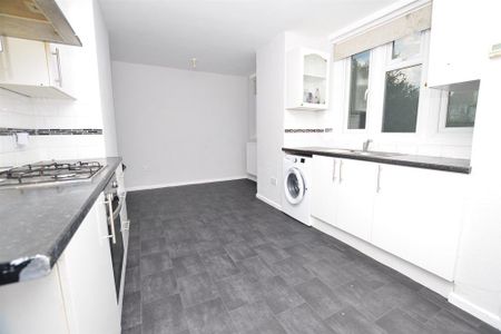 3 bedroom semi-detached house to rent - Photo 3