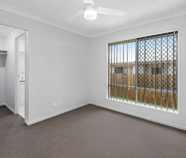 69 Barlow Street, CRANLEY - Photo 5