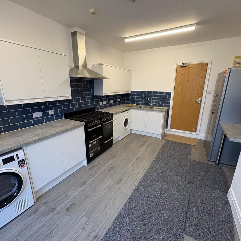 6 bedroom house share to rent - Photo 1