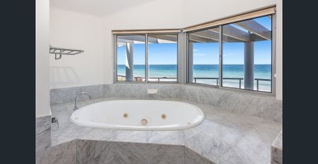 Coastal family living in the heart of Collaroy - Photo 5