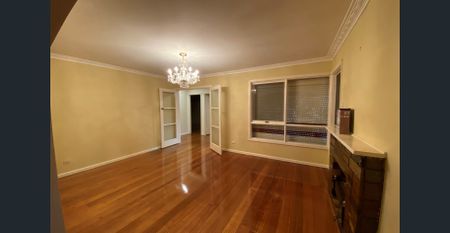 Spacious Living, Double Storey 4 Bedroom Home In A Prime Location!!!! - Photo 4