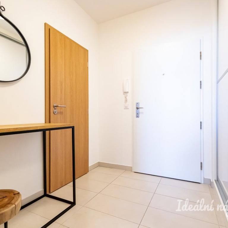 Pronájem bytu 2+kk 68 m2 - Fotografie 1