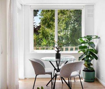 Bright and Stylish Apartment in Prahran - Photo 5