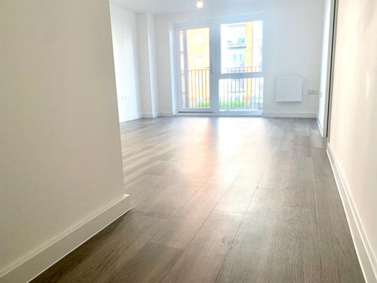 Centenary Quay, So19 - Photo 1