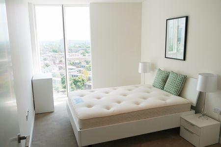 1 Bed Flat, Wandsworth Road, SW8 - Photo 5