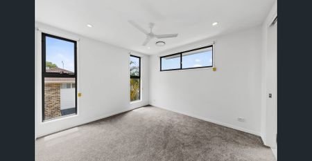 Large Brand New 3 Bedroom Townhouse - Photo 4