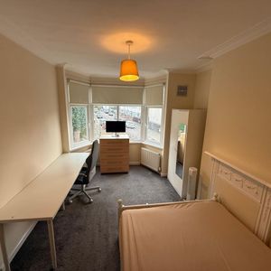 Room in a Shared House, Babington Road, NW4 - Photo 2