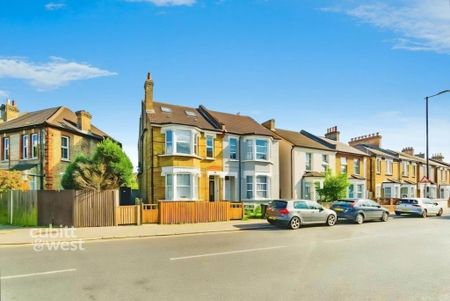 1 bedroom in a flat share to rent - Photo 5