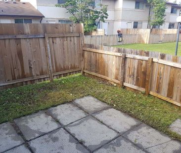 1366 BROWN ST 2 BEDROOM TOWNHOUSE - Photo 3