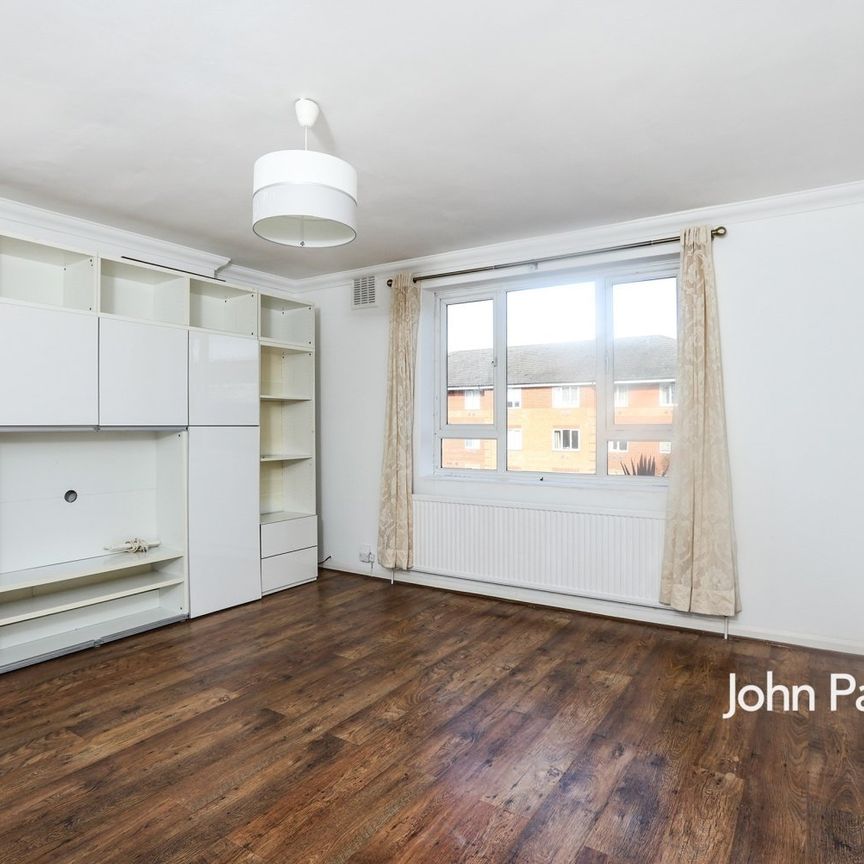 Maisonette to rent - Charlton Road, London, SE7 - Photo 1