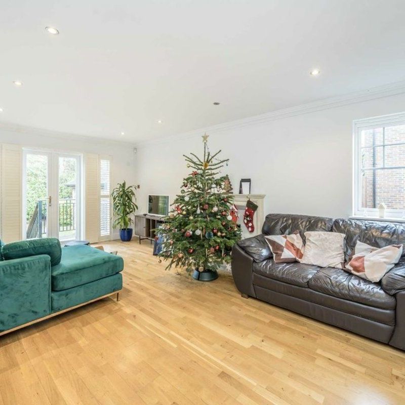 Hurst Road, East Molesey, KT8 - Photo 1