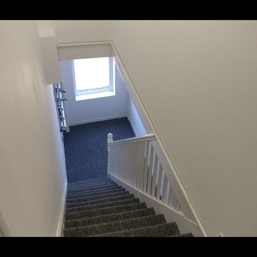 Studio Flat, Stanley Road, L20 - Photo 1