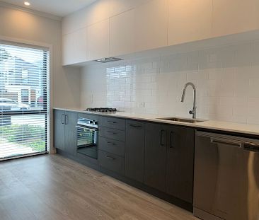 Modern 2-Bedroom Townhouse in Wallaceville - Photo 3