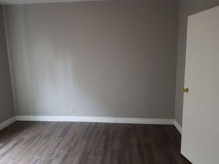 Three bedroom apartment for rent in Brantford - Photo 3