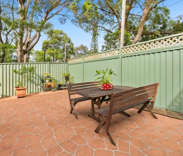 Spacious Villa With A Walk-To-Everywhere Address - Photo 4