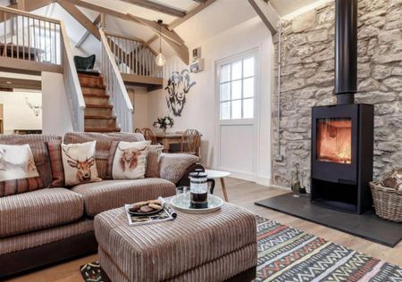 2 bedroom barn conversion to rent - Photo 2