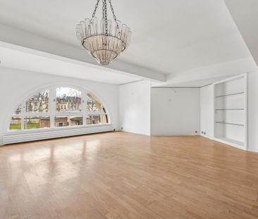 Location Appartement 4 pièces 149m² PARIS 4ème - Photo 4