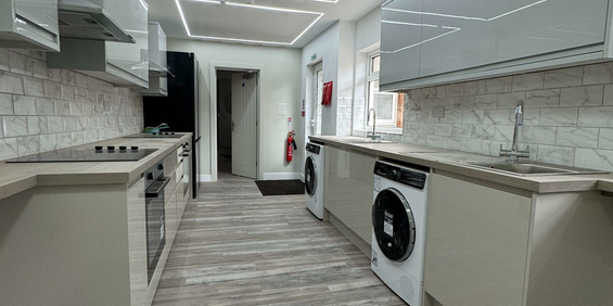 Modern Rooms with Private En-Suites – Just 5 Minutes from Watford General Hospital! Room 4 - Photo 3