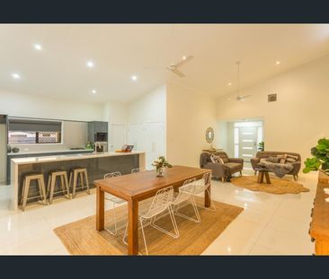 BEAUTIFUL LARGE HOME IN GLENELLA - Photo 1