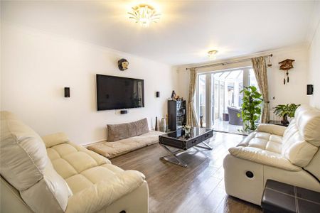 4 bedroom detached house to rent - Photo 2