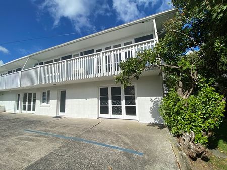 Te Atatu South - 3 Bedroom House - Photo 2