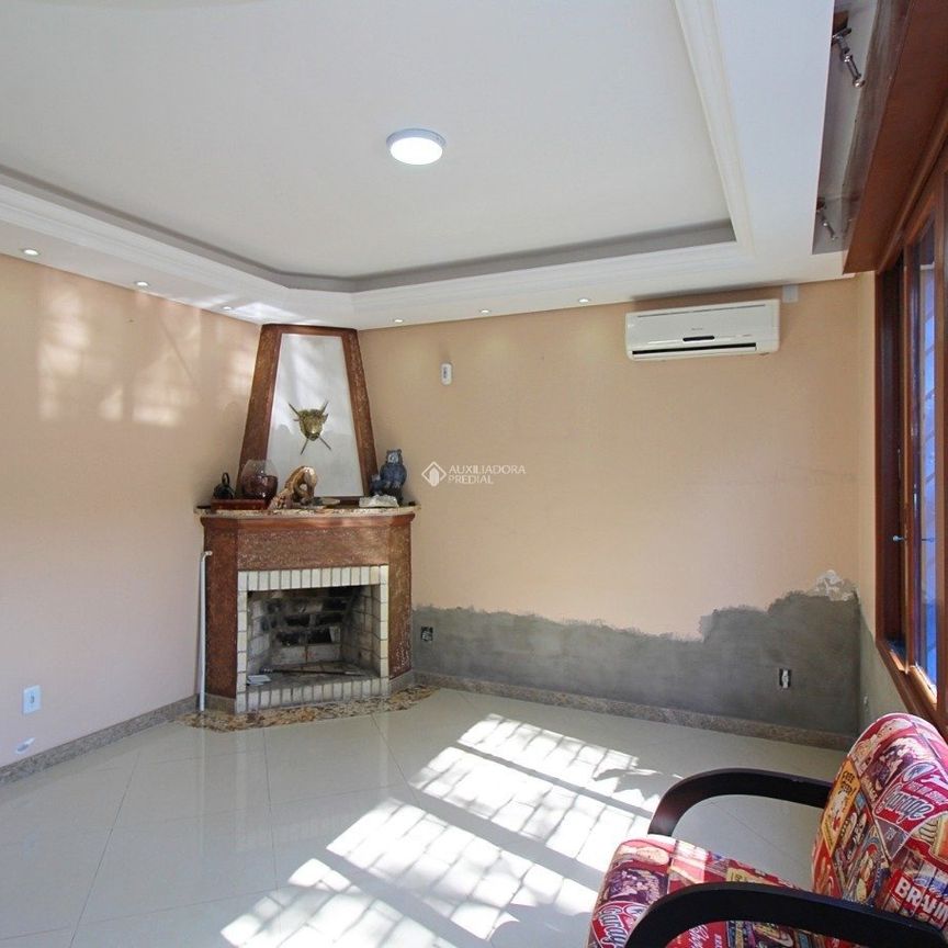 Sobrado com 4 quartos e 315m² para alugar em Jardim Itu, Porto Alegre. - Foto 1