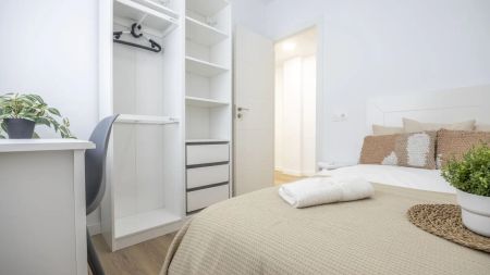 Room in a shared 5-bedroom apartment for rent in Mont-Olivet, Valencia. - Foto 5
