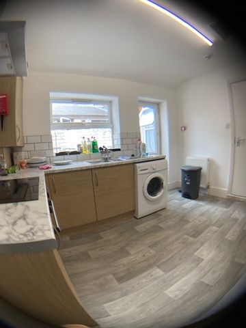 Room in a Shared House, Argyle Street, RG1 - Photo 2