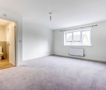 4 bedroom detached house to rent - Photo 4