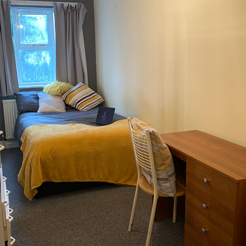 6 Bedroom Professional HMO - Photo 1