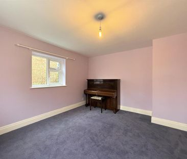 4 bedroom detached house to rent - Photo 3