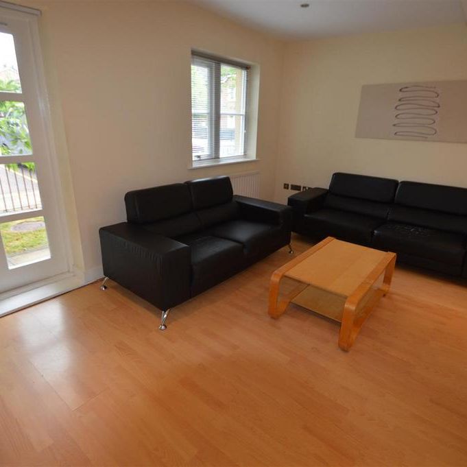 3 bedroom flat to rent - Photo 1