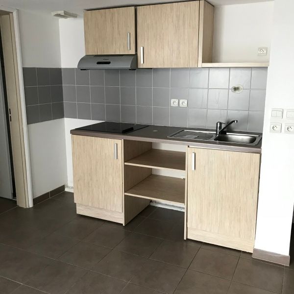 Location Appartement 3 pièces 54m² LA SEYNE SUR MER 83500 - Photo 1