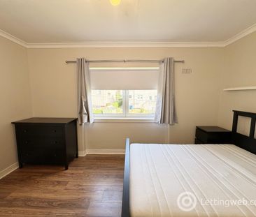 3 Bedroom Flat to Rent - Photo 5